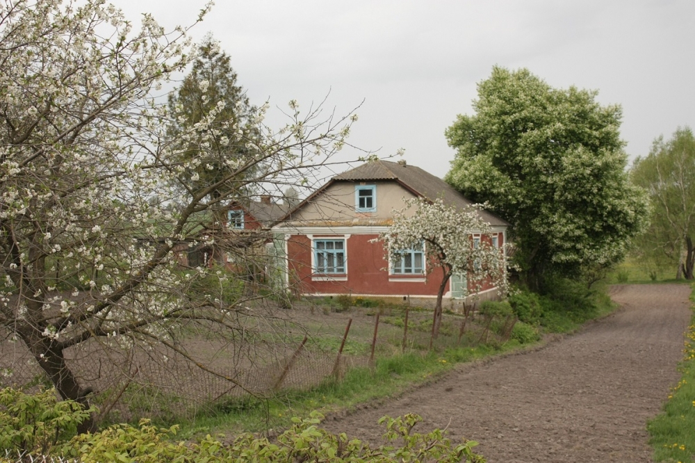 Продам або обміняю на квартиру будинок у с. Кропивщина, 5 км від міста